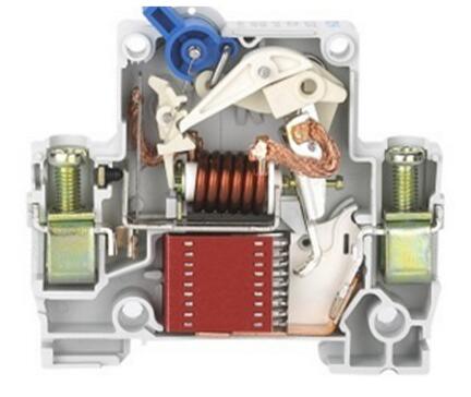 漏電保護器內(nèi)部結(jié)構(gòu)圖 漏電保護器內(nèi)部結(jié)構(gòu)圖