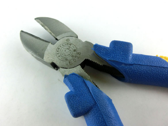 斜嘴鉗產(chǎn)品圖 斜嘴鉗產(chǎn)品圖