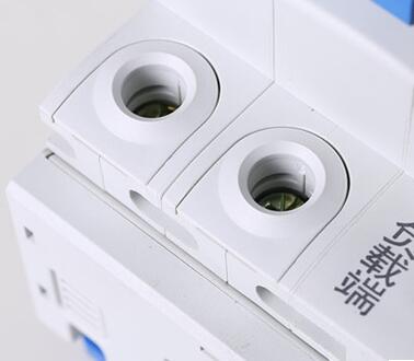 漏電保護(hù)器細(xì)節(jié)圖三 漏電保護(hù)器細(xì)節(jié)圖三
